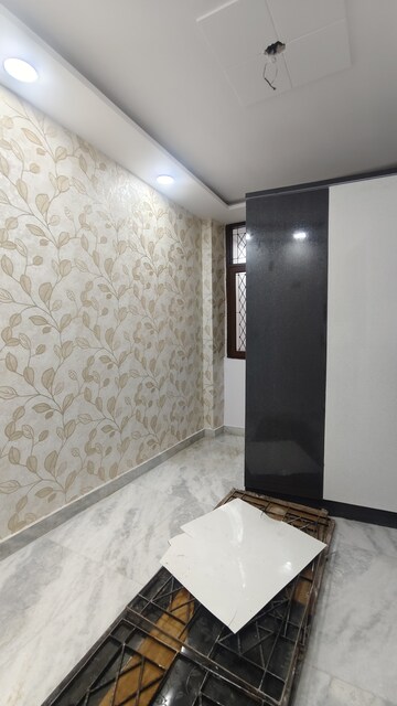 Room in 3 BHK Builder Floor at Govindpuri – for Sale