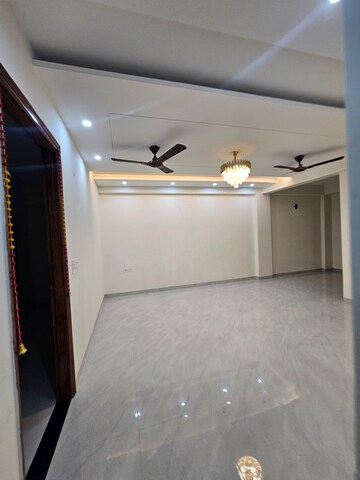 Furnished Amenities in 3 BHK Builder Floor at Sector 9 – for Rent