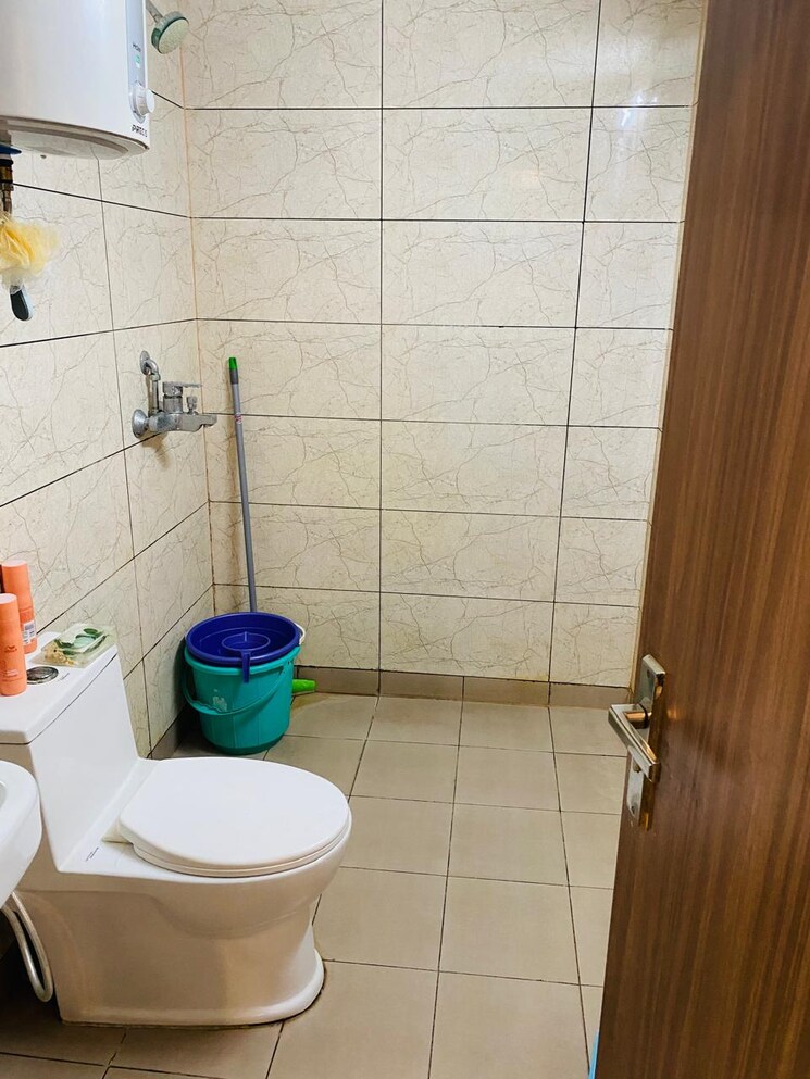Bathroom, gulshan-ikebana 3.5 Bedroom 1995 Sq.Ft. Apartment In Sector 143 Noida 8878260