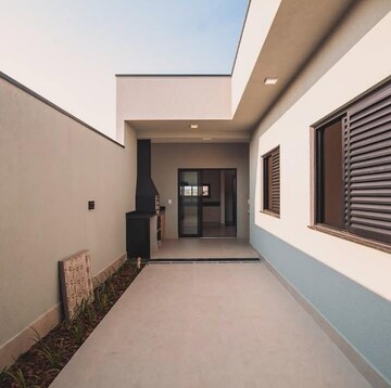 Kitchen in 2.5 BHK Builder Floor at Sector 33 – for Sale