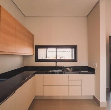 Kitchen in 2.5 BHK Builder Floor at Sector 33 – for Sale