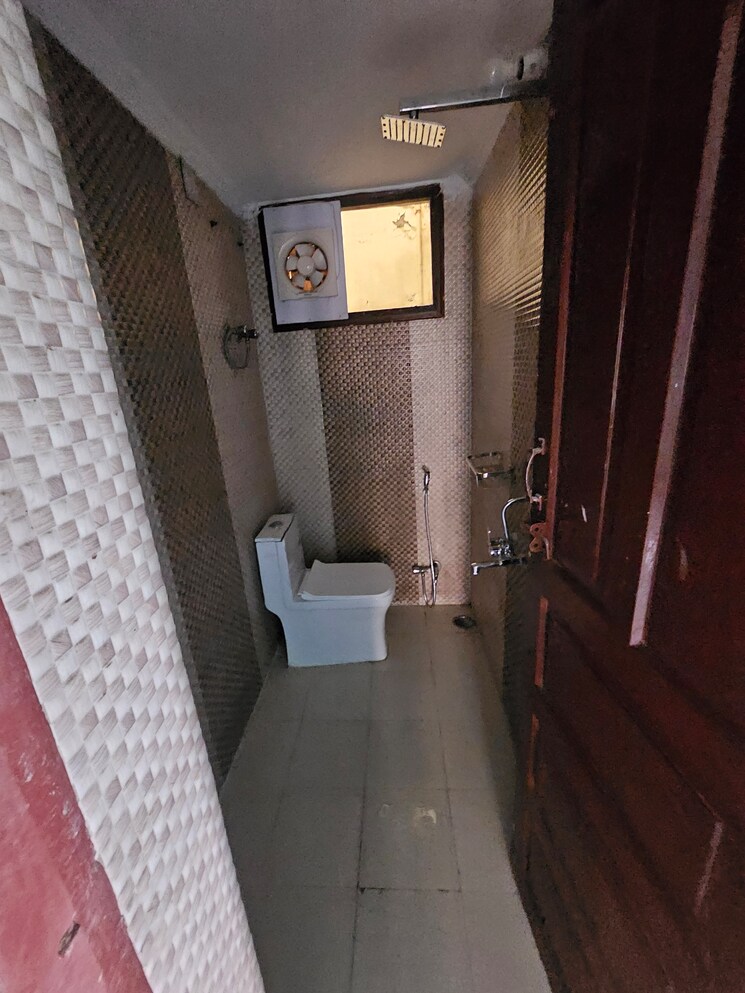 Bathroom, sector 7 2 Bedroom 150 Sq.Yd. Builder Floor In Sector 7 Gurgaon 8878307