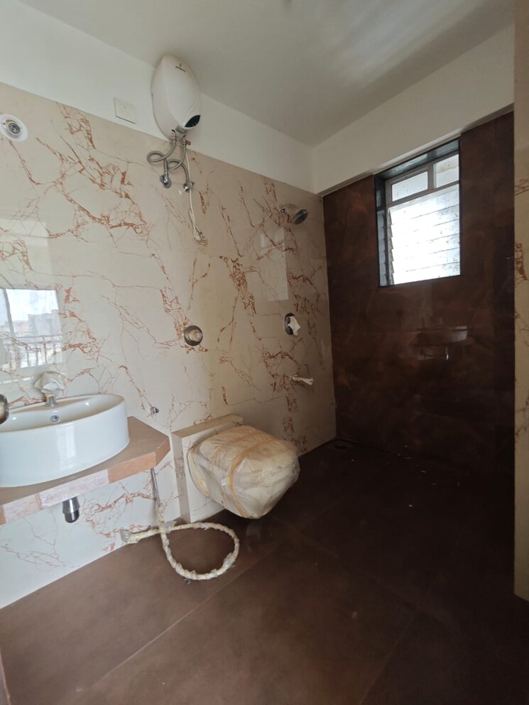 Bathroom, gayatri-chs-chembur 3 Bedroom 1150 Sq.Ft. Apartment In Chembur Mumbai 8878439
