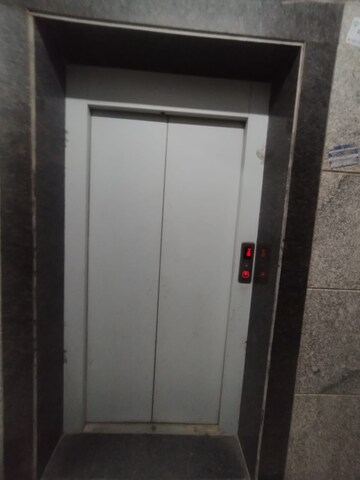 Building Lobby in 3 BHK Apartment at Amolik Heights, Sector 88 – for Rent