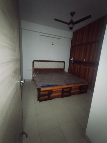 Furnished Amenities in 3 BHK Apartment at Amolik Heights, Sector 88 – for Rent