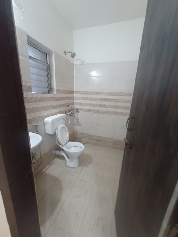 Bathroom, geeta nagar 3 Bedroom 1500 Sq.Ft. Apartment In Geeta Nagar Guwahati 8878839