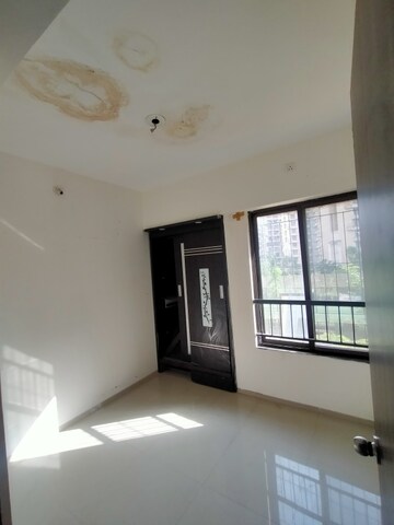 Room in 2 BHK Apartment at Rustomjee Avenue D1, Virar West – for Rent
