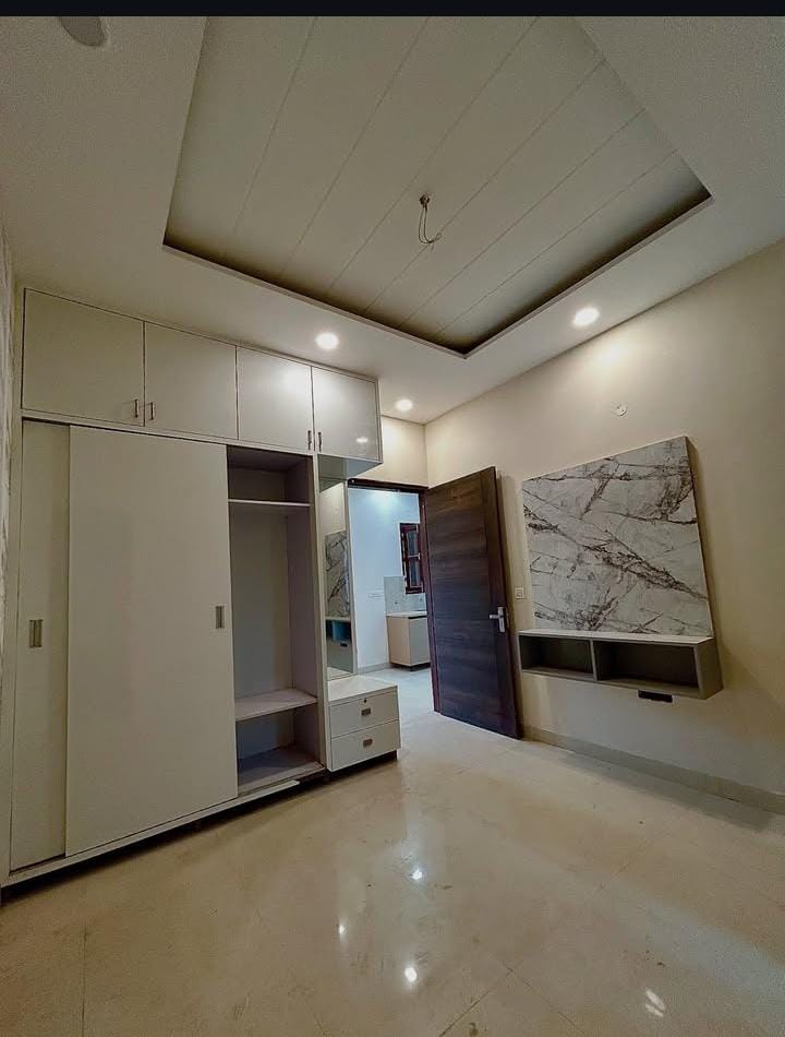 3.5 BHK + Pooja Room,Extra Room Builder Floor For Sale in Building Floor 