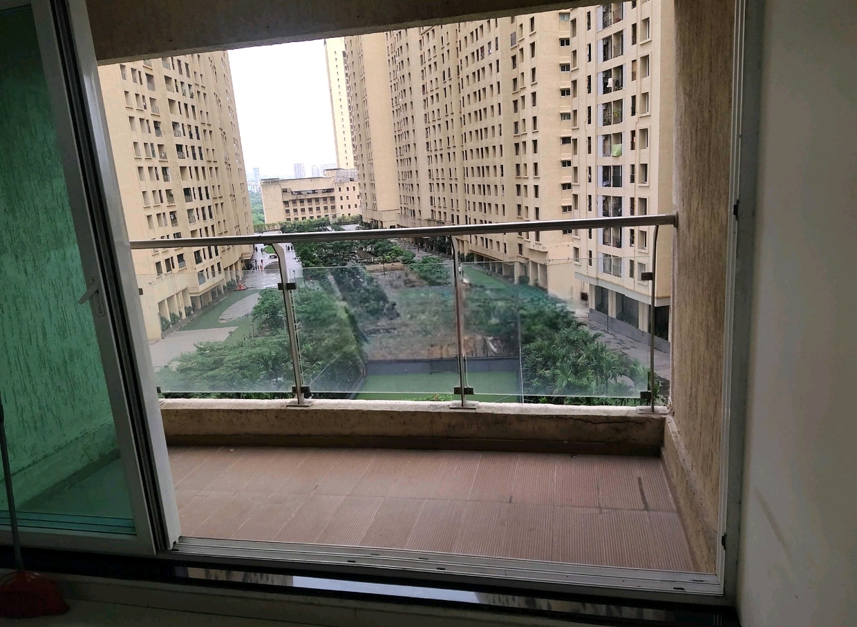 2 BHK Apartment For Rent in Rustomjee Urbania Azziano