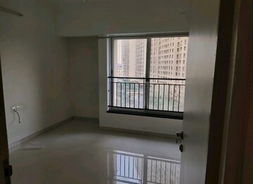 Room in 2 BHK Apartment at Rustomjee Urbania Azziano, Thane West – for Rent