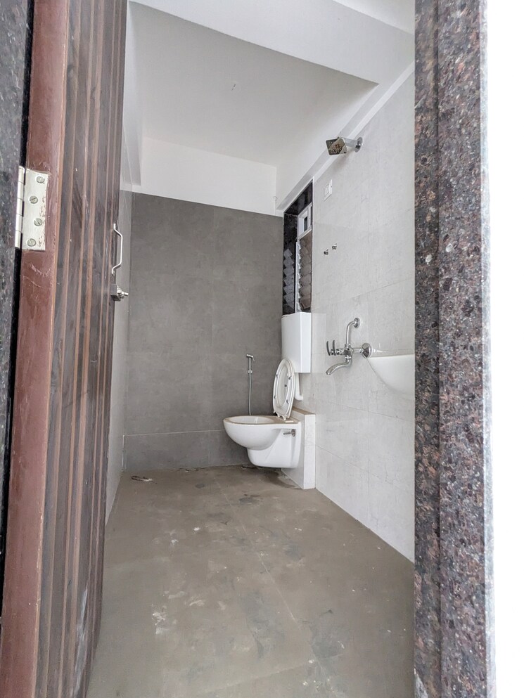 Bathroom, dharti-presidio 2 Bedroom 628 Sq.Ft. Apartment In Malad West Mumbai 8879027