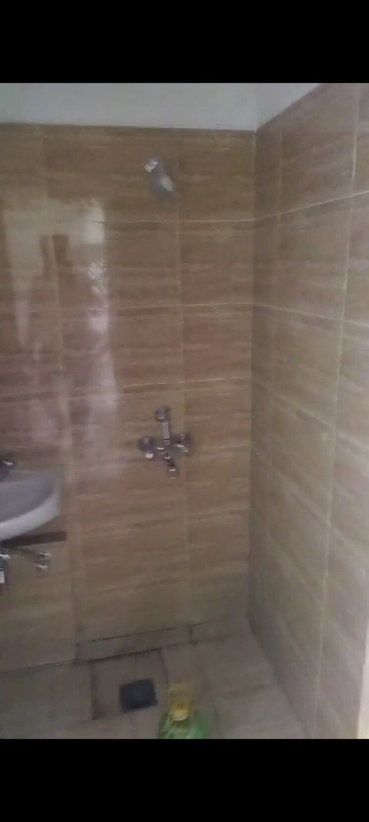 Bathroom, bptp-park-floors-i 3 Bedroom 180 Sq.Yd. Apartment In Sector 77 Faridabad 8879167