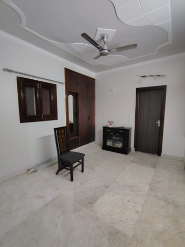 Room in 4 BHK Apartment at Sector 4 Dwarka – for Rent