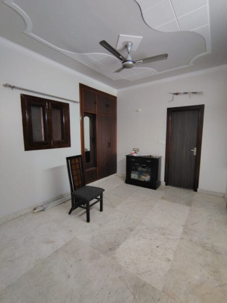 Room, sector 4 dwarka 4 Bedroom 2500 Sq.Ft. Apartment In Sector 4 Dwarka Delhi 8879231