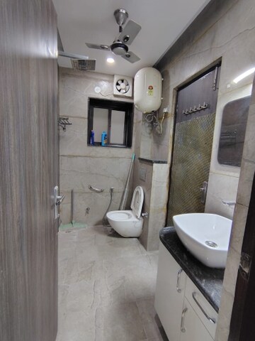 Bathroom in 4 BHK Apartment at Sector 4 Dwarka – for Rent