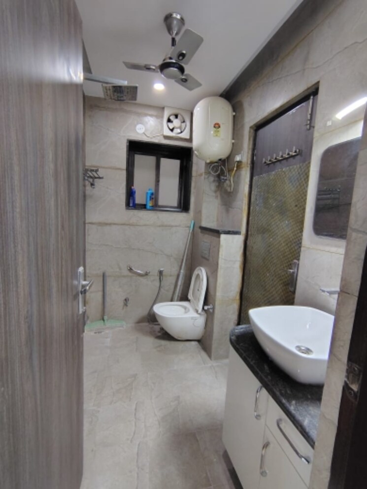 Bathroom, sector 4 dwarka 4 Bedroom 2500 Sq.Ft. Apartment In Sector 4 Dwarka Delhi 8879231