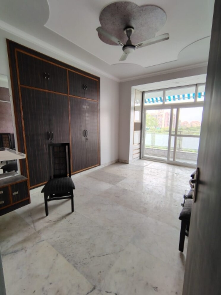 Room, sector 4 dwarka 4 Bedroom 2500 Sq.Ft. Apartment In Sector 4 Dwarka Delhi 8879231