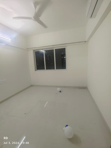 Room in 1 BHK Apartment at Omkar Signet, Malad East – for Rent