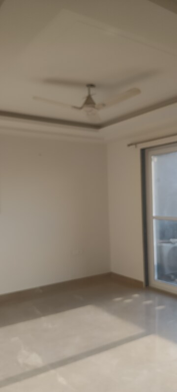Room in 3 BHK Builder Floor at Sector 14 – for Rent