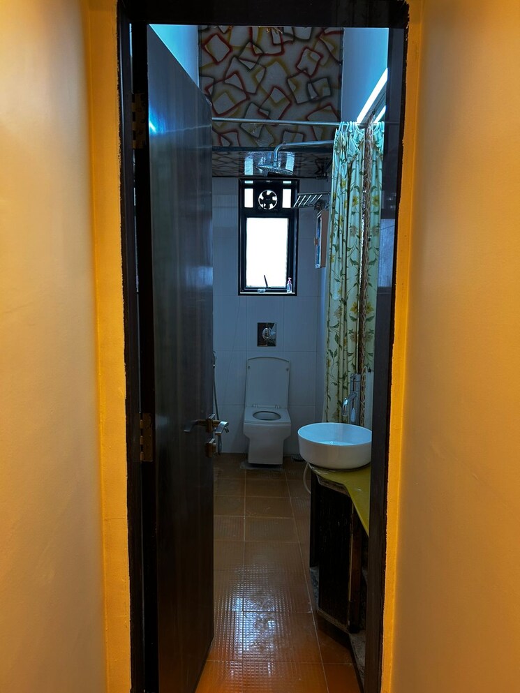 Bathroom, anandashram-chs-girgaon 3 Bedroom 1050 Sq.Ft. Apartment In Girgaon Mumbai 8879427
