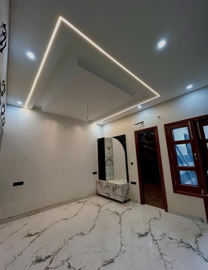 3.5 BHK + Pooja Room,Servant Room Builder Floor For Rent in Building Floor 