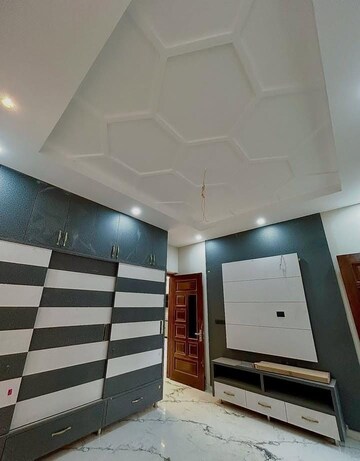 Furnished Amenities in 3.5 BHK Builder Floor at Sector 29 – for Rent