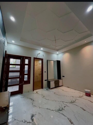 Room in 2 BHK Builder Floor at Sector 33 – for Rent