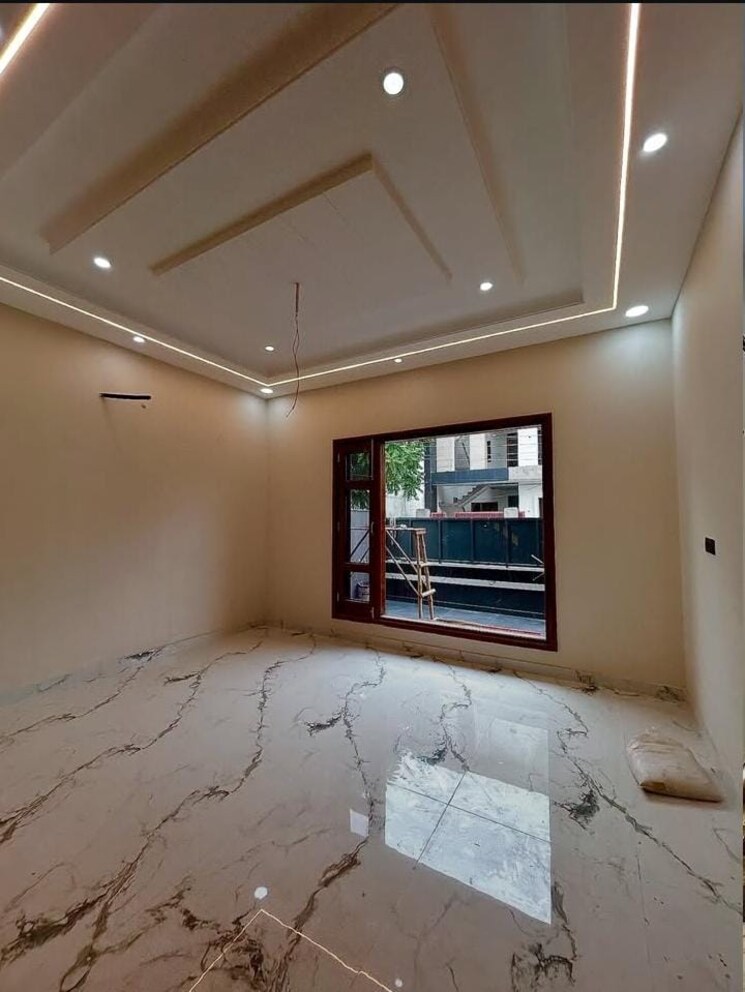 Room, sector 33 2 Bedroom 2500 Sq.Ft. Builder Floor In Sector 33 Faridabad 8879576