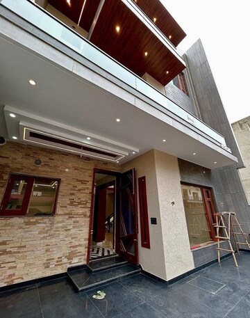2 BHK Builder Floor – Exterior View View at Sector 33 - for Rent