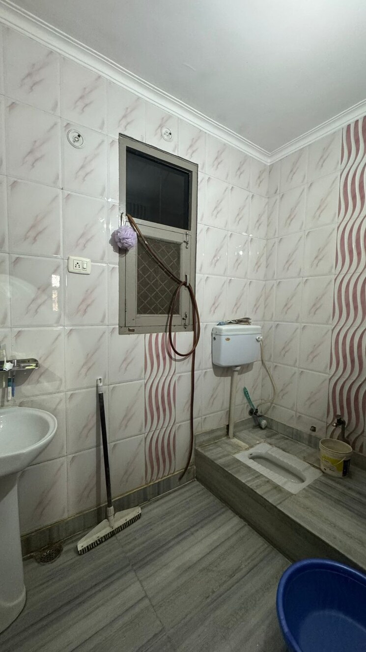 Attached Bathroom, nh 19 2 Bedroom 1120 Sq.Ft. Apartment In Nh 19 Vrindavan 8879568