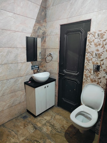 Attached Bathroom in 3 BHK Builder Floor at Sector 6 – for Rent