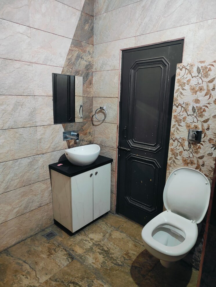 Attached Bathroom, sector 6 3 Bedroom 1575 Sq.Ft. Builder Floor In Sector 6 Panchkula 8879916