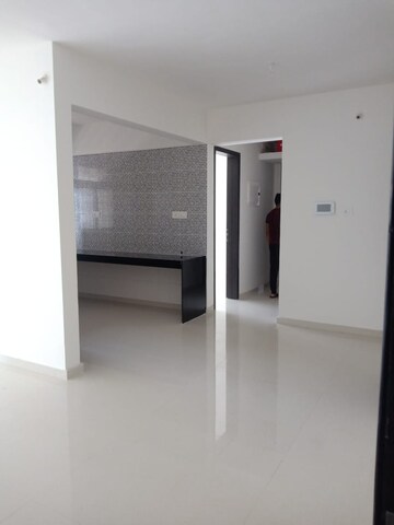 Room in 2 BHK Apartment at Empire Square, Chinchwad – for Rent
