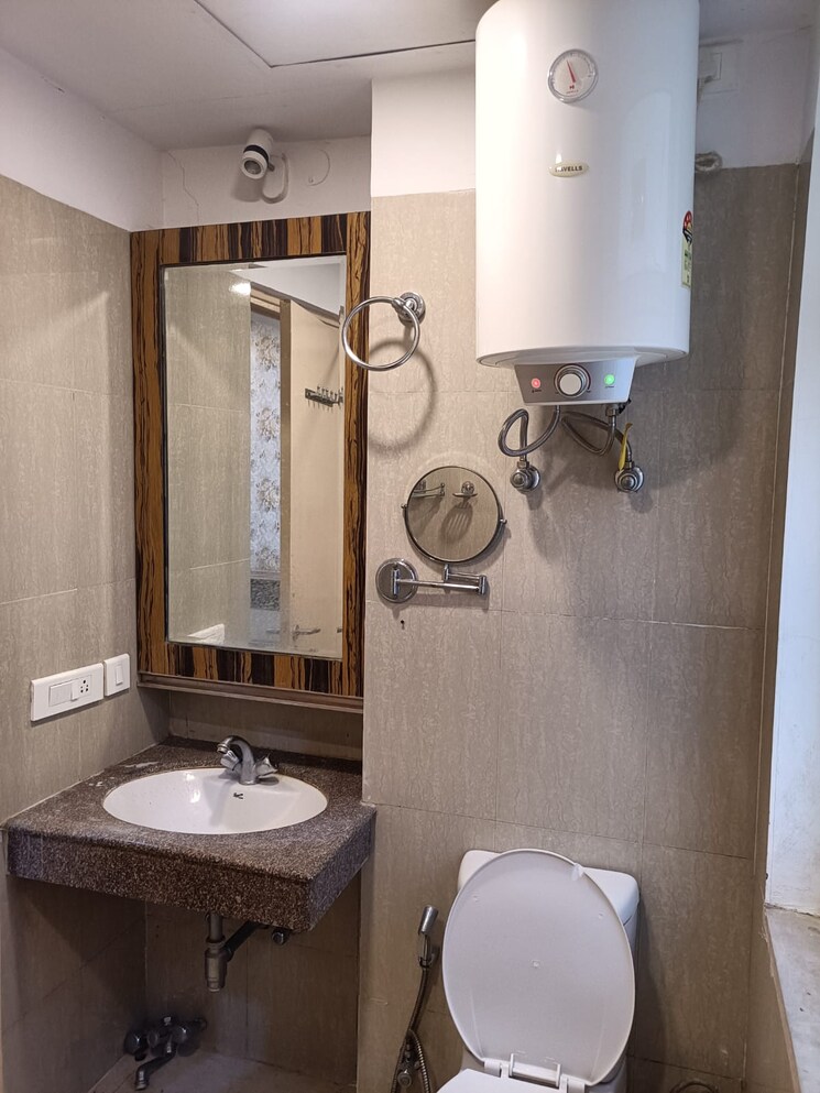Bathroom, emaar-palm-hills 3 Bedroom 1450 Sq.Ft. Apartment In Sector 77 Gurgaon 8879992