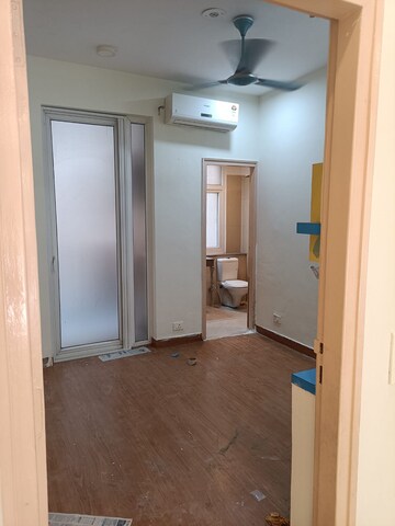 Room in 3 BHK Apartment at Emaar Palm Hills, Sector 77 – for Rent