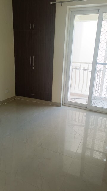 2 BHK Apartment For Rent in Sikka Karnam Greens, Sector 143b