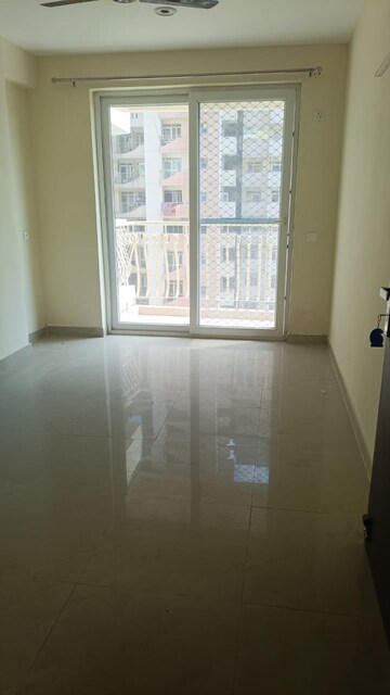 Room in 2 BHK Apartment at Sikka Karnam Greens, Sector 143b – for Rent
