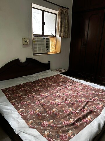Bedroom in 2 BHK Builder Floor at Juhu – for Rent