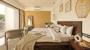 Bedroom in 2 BHK Builder Floor at Juhu – for Rent