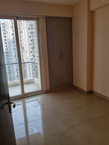 Room in 2 BHK Apartment at Amrapali Riverview, Amrapali Leisure Valley – for Rent
