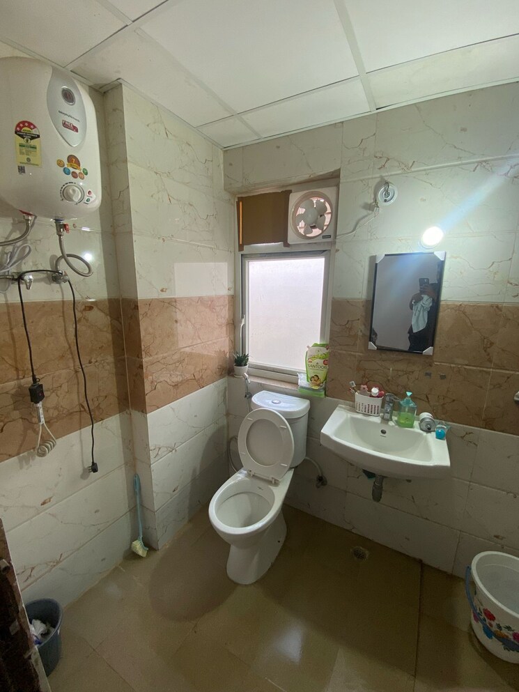 Bathroom, amrapali-riverview 2 Bedroom 845 Sq.Ft. Apartment In Amrapali Leisure Valley Greater Noida 8880201