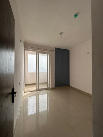 3 BHK Apartment For Rent in Amrapali Riverview, Amrapali Leisure Valley