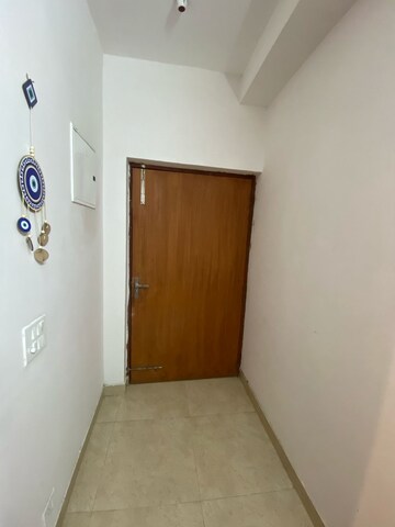 Room in 3 BHK Apartment at Amrapali Riverview, Amrapali Leisure Valley – for Rent
