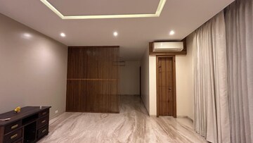 Room in 4 BHK Apartment at Prabhat Apartment, Prabhat Road – for Rent
