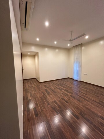 Room in 4 BHK Apartment at Prabhat Apartment, Prabhat Road – for Rent