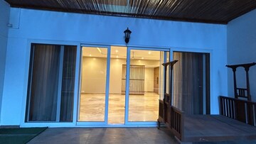 Bedroom in 4 BHK Apartment at Prabhat Apartment, Prabhat Road – for Rent