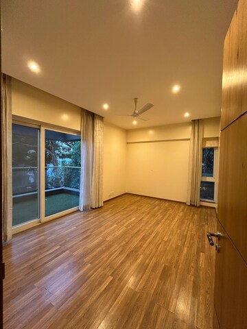 Room in 4 BHK Apartment at Prabhat Apartment, Prabhat Road – for Rent