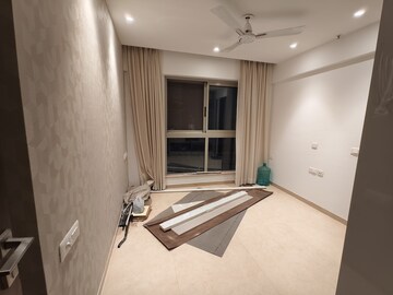 Room in 3 BHK Apartment at Hiranandani Highland, Powai – for Rent