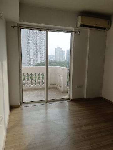 Room in 3 BHK Apartment at DLF Regal Gardens, Sector 90 – for Rent