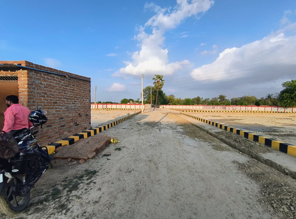 Plot For Sale in Kailash Vihar Colony